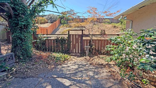 2645 O'Donnell Dr, San Pablo, CA 94806