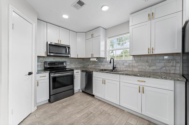 7810 Poitiers Drive, Houston, TX 77071