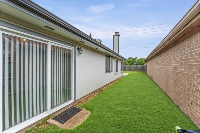 7810 Poitiers Drive, Houston, TX 77071