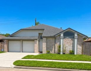 7810 Poitiers Drive, Houston, TX 77071