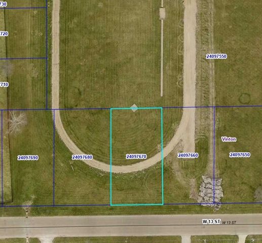 913 W 13th, Vinton, IA 52349