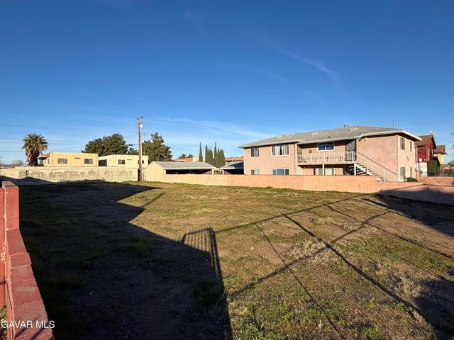 E 5th Ste Vic Avenue Q Ste Street, Palmdale, CA 93550