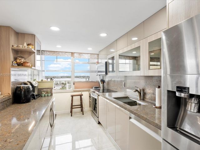 18071 Biscayne Boulevard 1401, Aventura, FL 33160