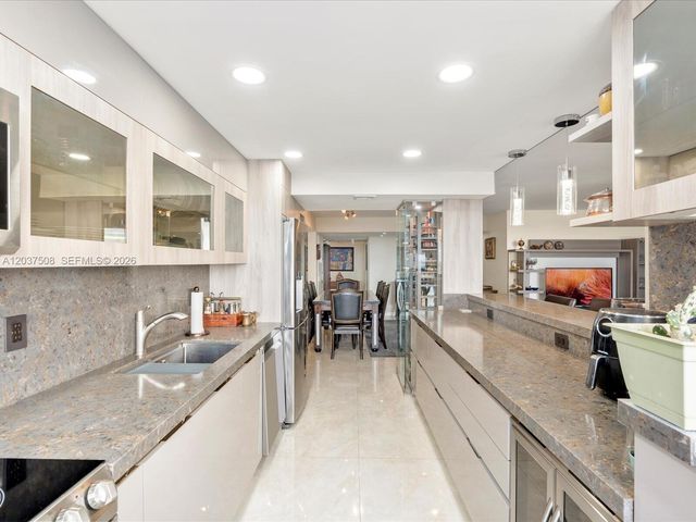 18071 Biscayne Boulevard 1401, Aventura, FL 33160