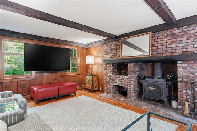 123 Washington, Boxford, MA 01921