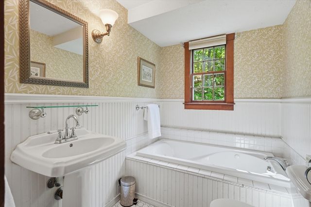 123 Washington, Boxford, MA 01921