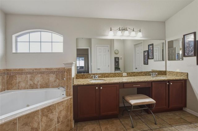 820 OVERLOOK GROVE DRIVE, Winter Haven, FL 33884