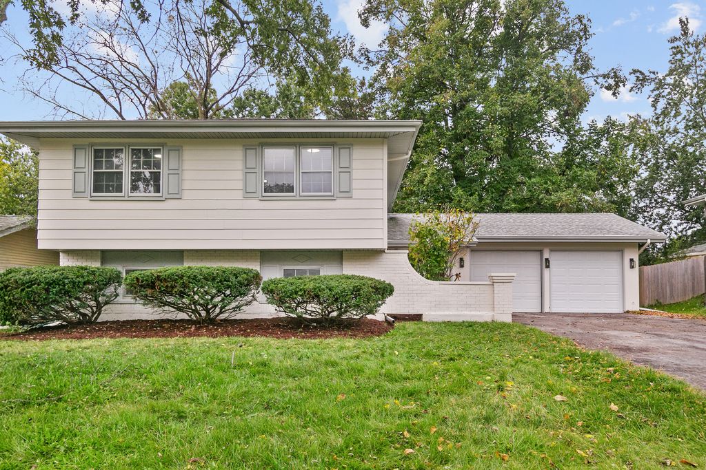 21W741 Huntington Road, Glen Ellyn, IL 60137 — exterior