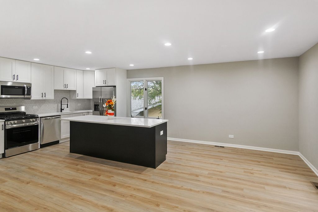 21W741 Huntington Road, Glen Ellyn, IL 60137 — photo 4