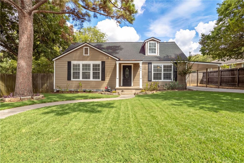906 West First Street, Brenham, TX 77833 — exterior