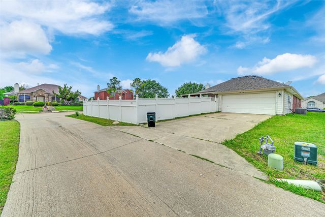 2068 Pecan Creek Drive, Mesquite, TX 75181