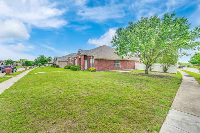 2068 Pecan Creek Drive, Mesquite, TX 75181