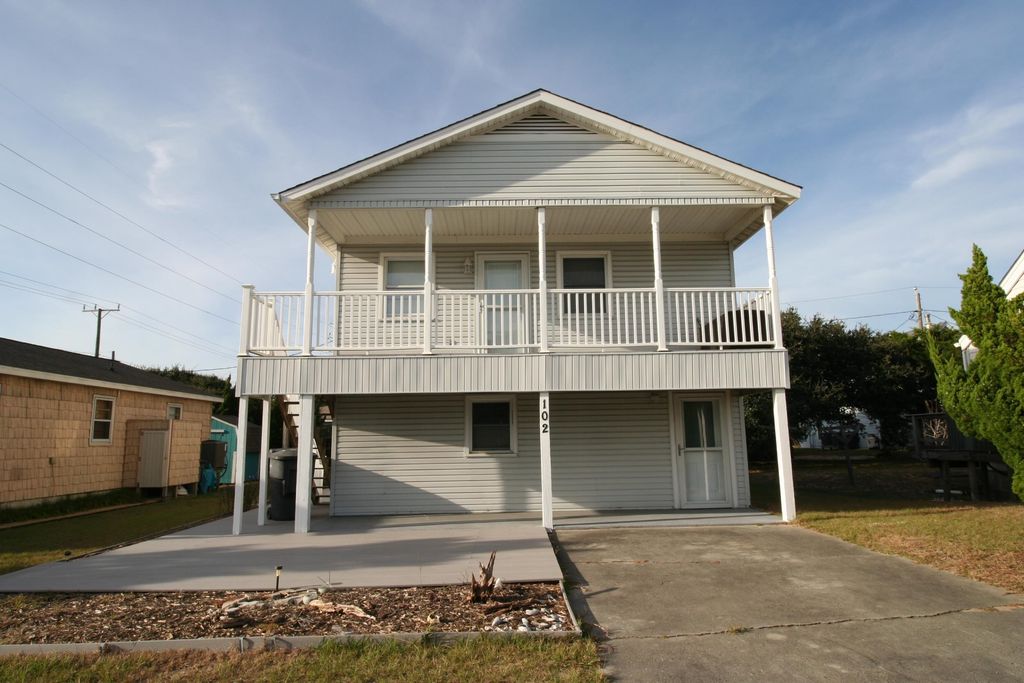 Image 1 of property listing at 102 E Aviation Avenue Lot 11, Kill Devil Hills, NC 27948