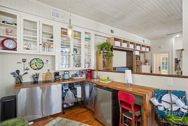 341 E Broad Street, Savannah, GA 31401