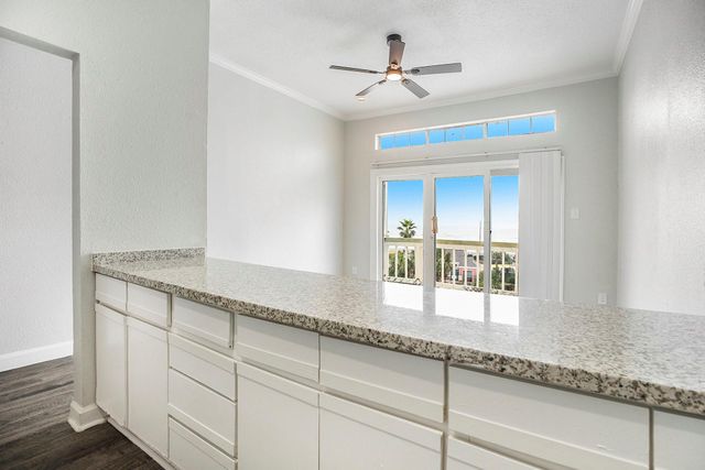 7820 Seawall Boulevard 322, Galveston, TX 77551