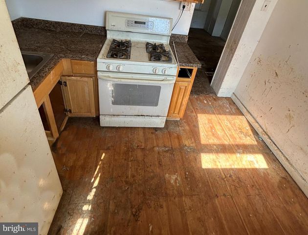 1221 N DECKER AVE, Baltimore, MD 21213