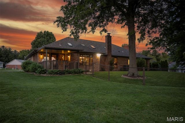 1602 Greenbrier Drive, O'fallon, IL 62269