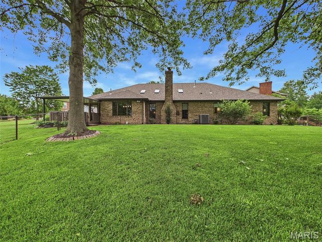 1602 Greenbrier Drive, O'fallon, IL 62269