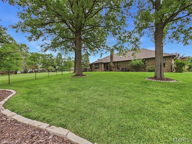 1602 Greenbrier Drive, O'fallon, IL 62269