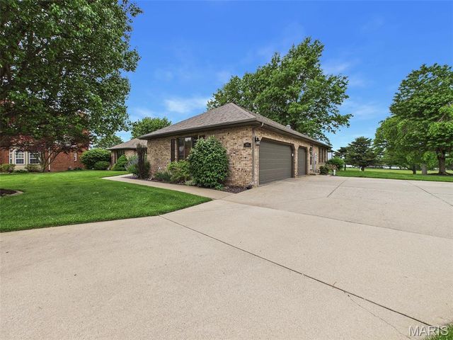 1602 Greenbrier Drive, O'fallon, IL 62269