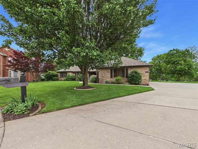 1602 Greenbrier Drive, O'fallon, IL 62269