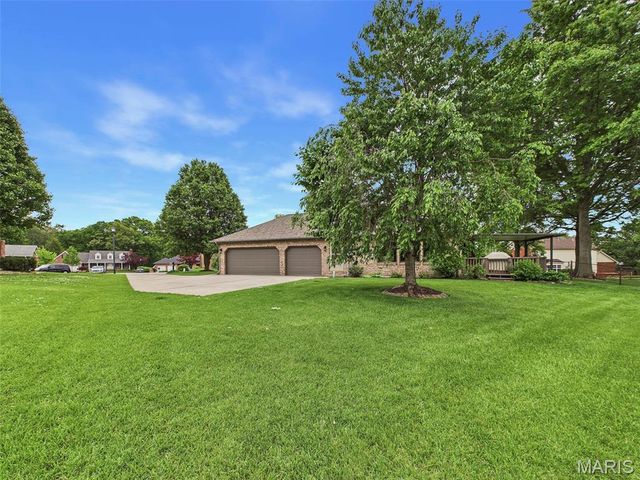 1602 Greenbrier Drive, O'fallon, IL 62269