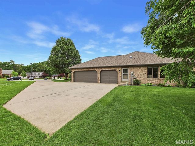 1602 Greenbrier Drive, O'fallon, IL 62269