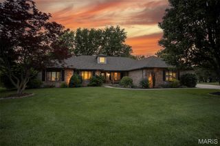 1602 Greenbrier Drive, O'fallon, IL 62269