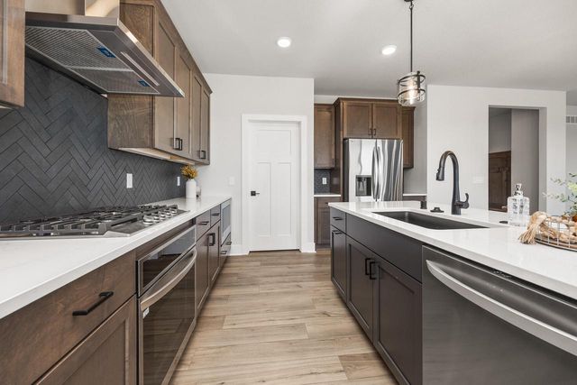 1750 Switchgrass STREET, Oconomowoc, WI 53066