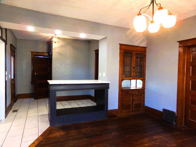 1403 17th Street, Rock Island, IL 61201