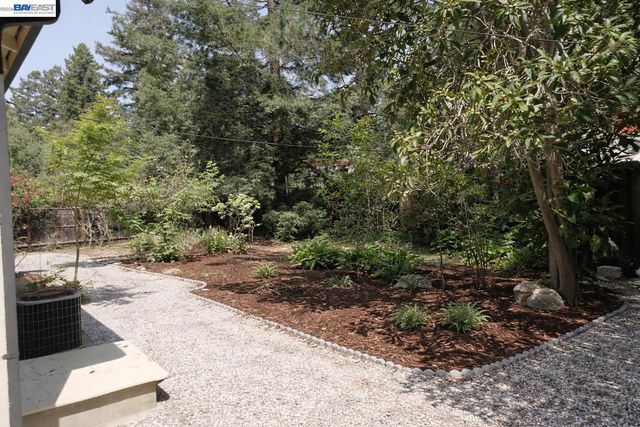 97 Belleau Ave, Atherton, CA 94027