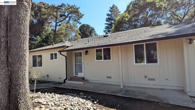 97 Belleau Ave, Atherton, CA 94027