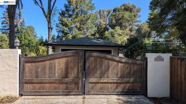 97 Belleau Ave, Atherton, CA 94027