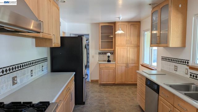 97 Belleau Ave, Atherton, CA 94027