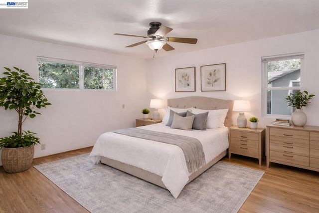 97 Belleau Ave, Atherton, CA 94027