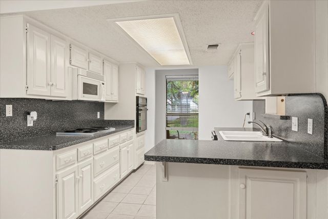 3905 Winding Way, Granbury, TX 76049