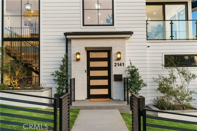 2141 Circle Drive, Hermosa Beach, CA 90254