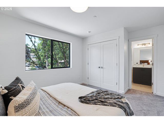 7304 Sw 13th St, Portland, OR 97239