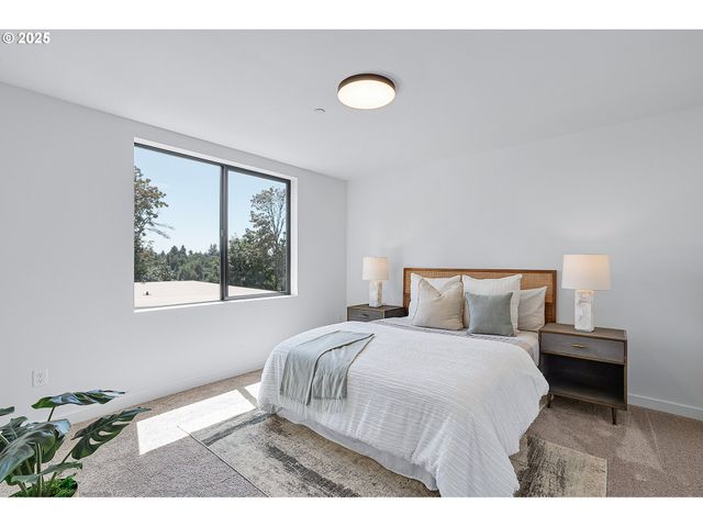 7304 Sw 13th St, Portland, OR 97239