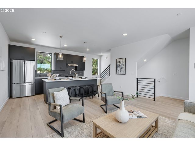 7304 Sw 13th St, Portland, OR 97239