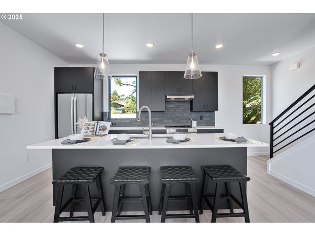 7304 Sw 13th St, Portland, OR 97239