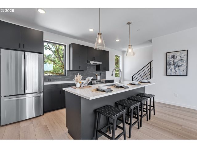 7304 Sw 13th St, Portland, OR 97239