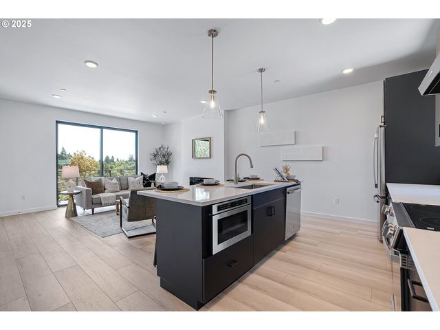 7304 Sw 13th St, Portland, OR 97239