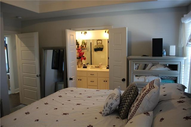 1000 NW 4th Street, Oak Grove, MO 64075