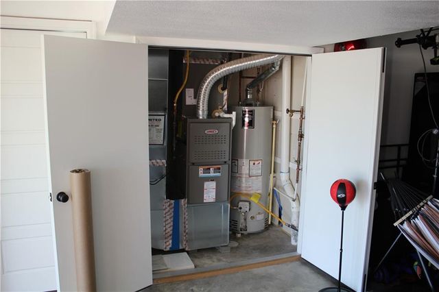 1000 NW 4th Street, Oak Grove, MO 64075