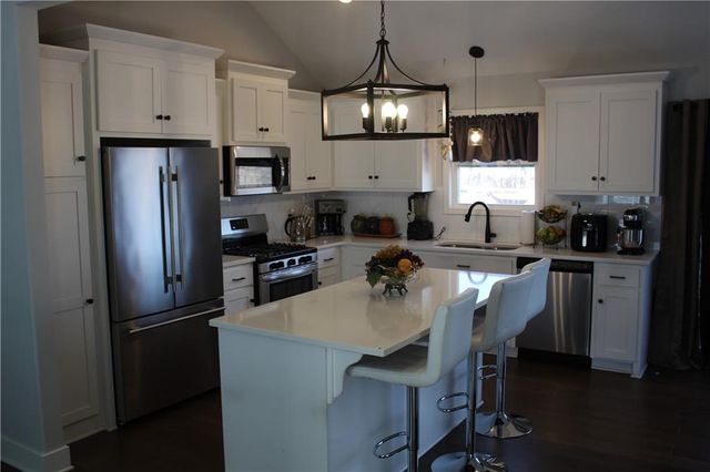 1000 NW 4th Street, Oak Grove, MO 64075