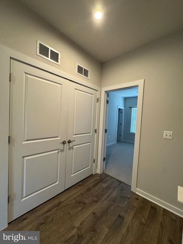 1768 HICKORY WOODS RD, Dumfries, VA 22026
