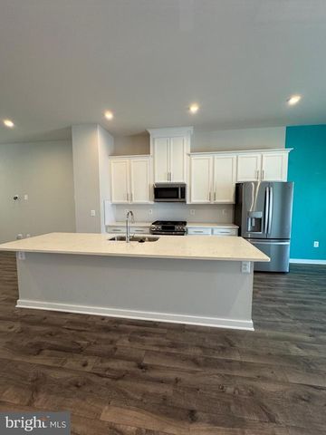 1768 HICKORY WOODS RD, Dumfries, VA 22026