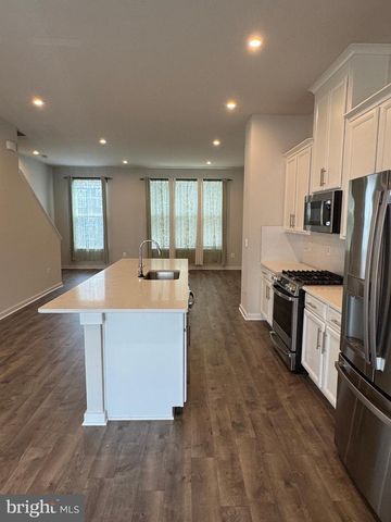 1768 HICKORY WOODS RD, Dumfries, VA 22026