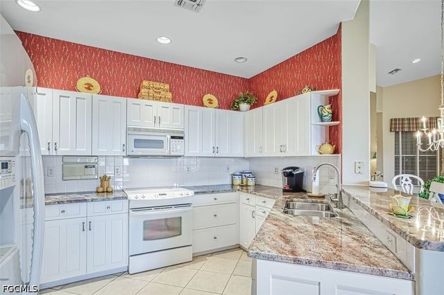 9270 Bayberry BEND 202, Fort Myers, FL 33908